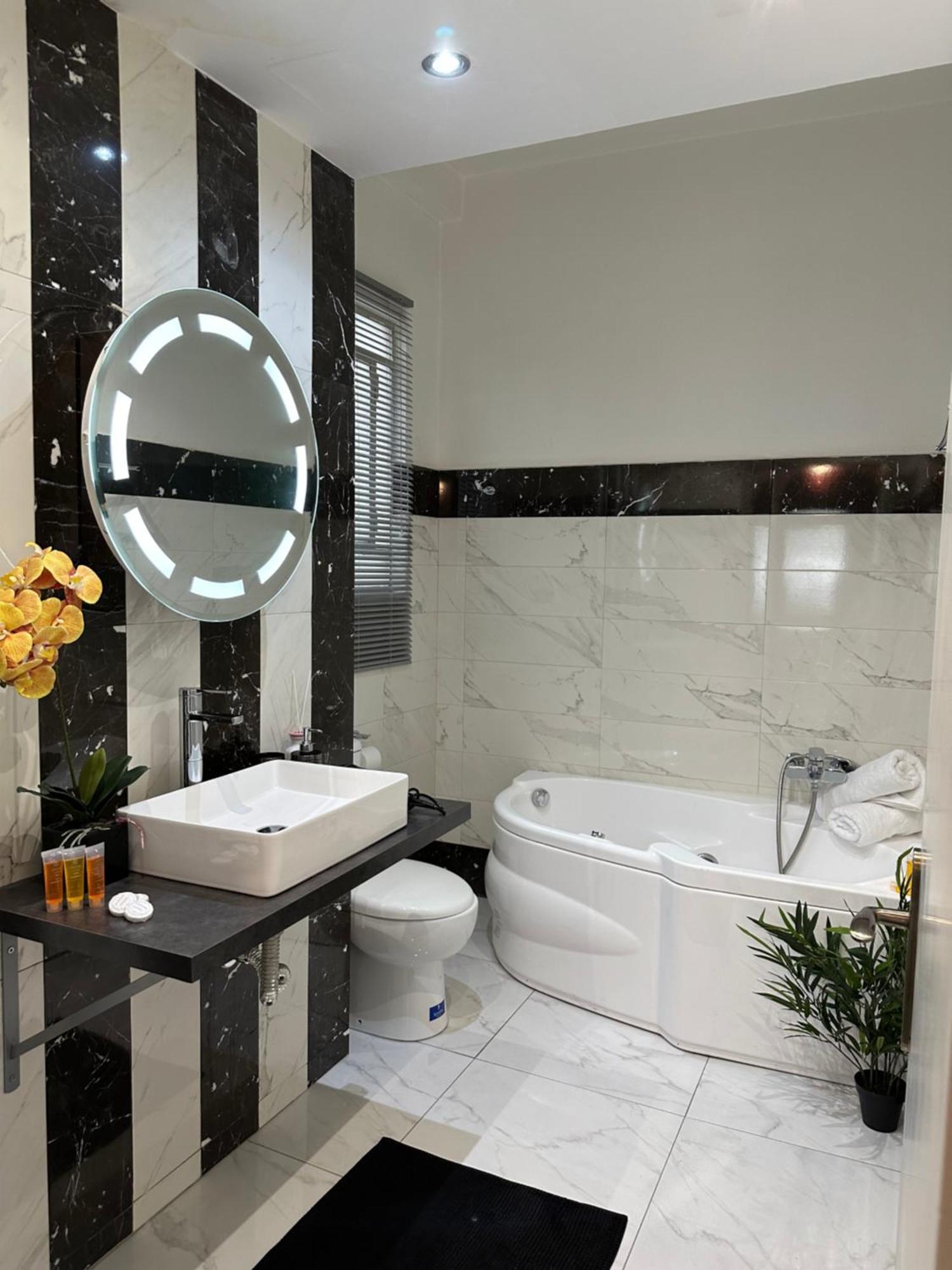 2 Bd Apt In Syntagma With Acropolis View Афины Экстерьер фото
